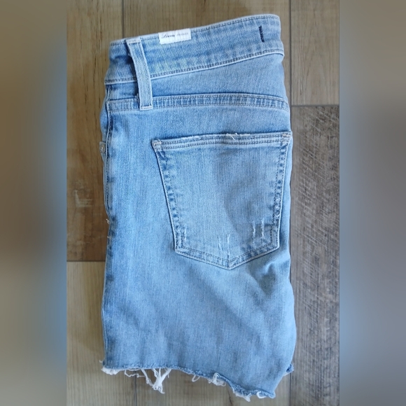 Lovers + Friends Distressed Raw cutoff denim short. Size 26 - Picture 5 of 5